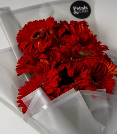 Red Kiss Flower Bouquet