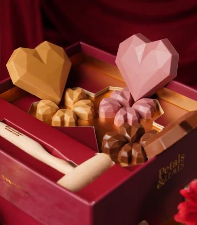 love-capsule-signature-flower-box